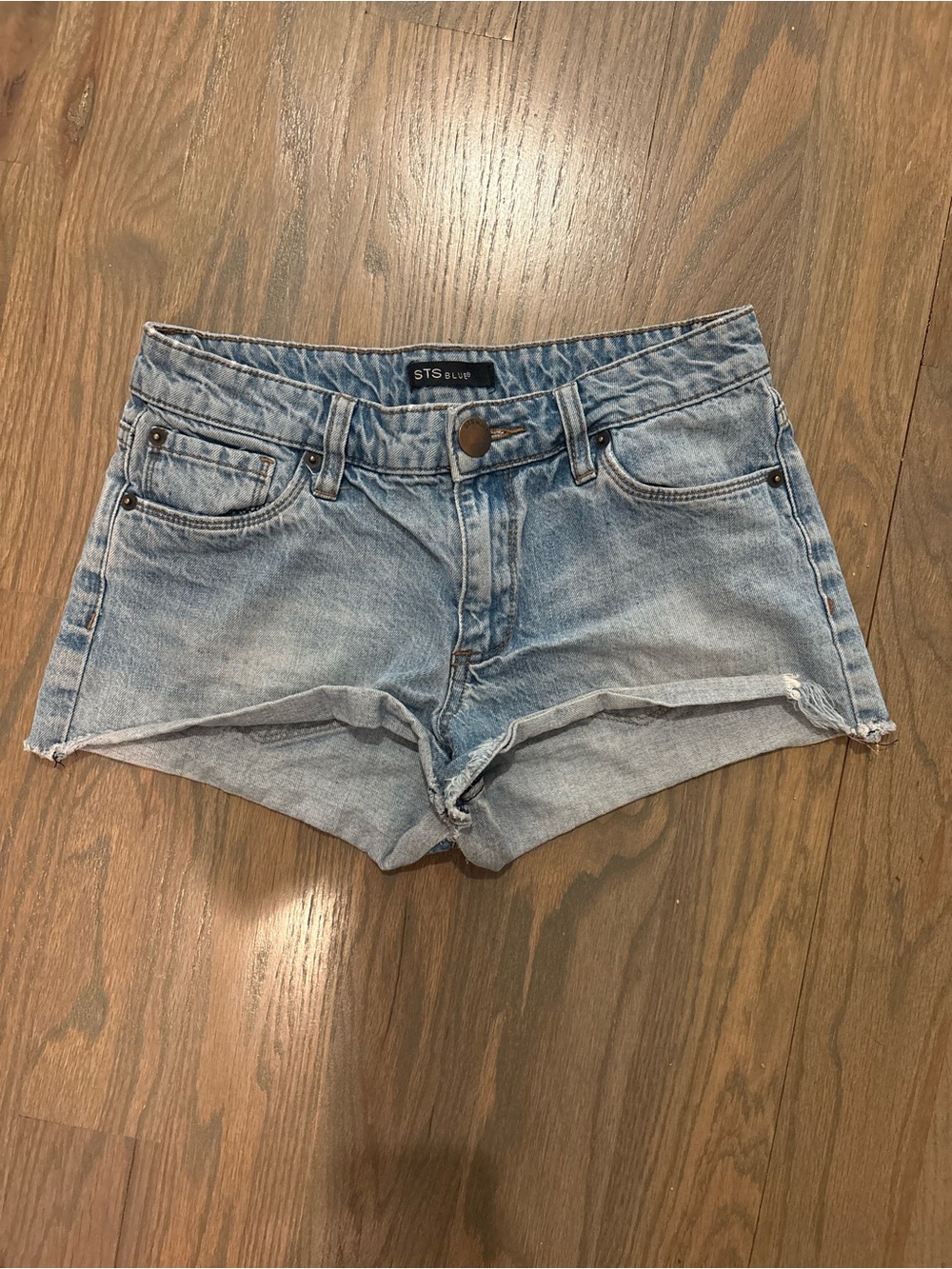 Jean shorts low waisted.